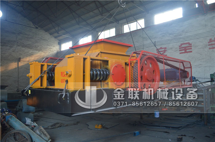 雙齒輥破碎機(jī)安裝、試機(jī)時(shí)都有哪些注意事項(xiàng)？