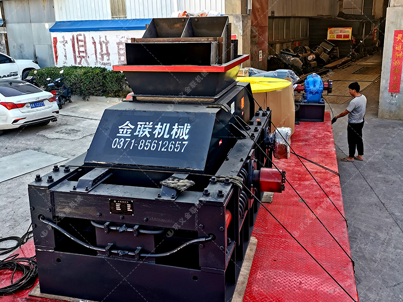 2PG1200x800半自動液壓對輥破碎機(jī) 大型破碎機(jī)發(fā)貨
