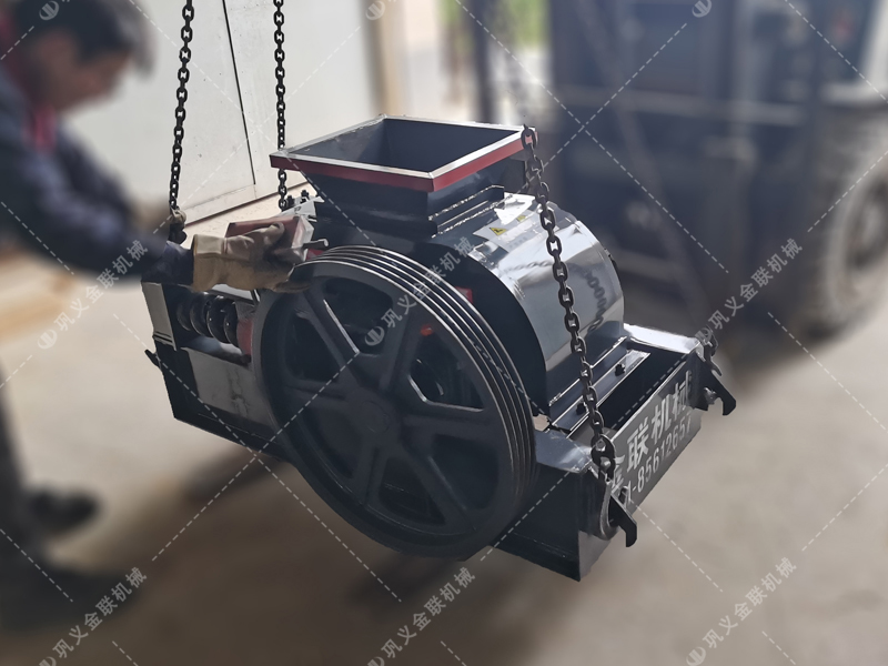 2PG250x250小型對(duì)輥破碎機(jī)發(fā)貨圖片_發(fā)往云南瑞麗_實(shí)驗(yàn)室用