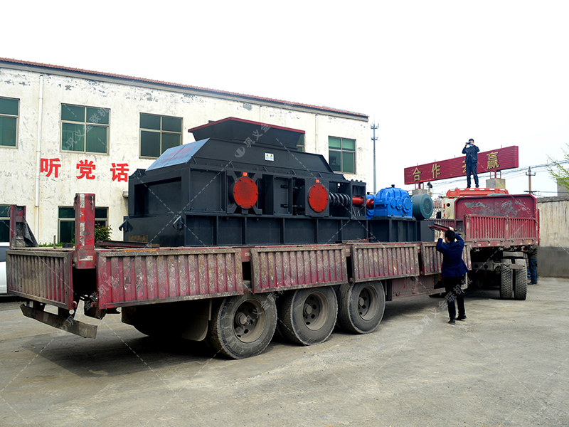 砂廠更換設(shè)備用對(duì)輥破碎機(jī)多少錢(qián)一臺(tái)？