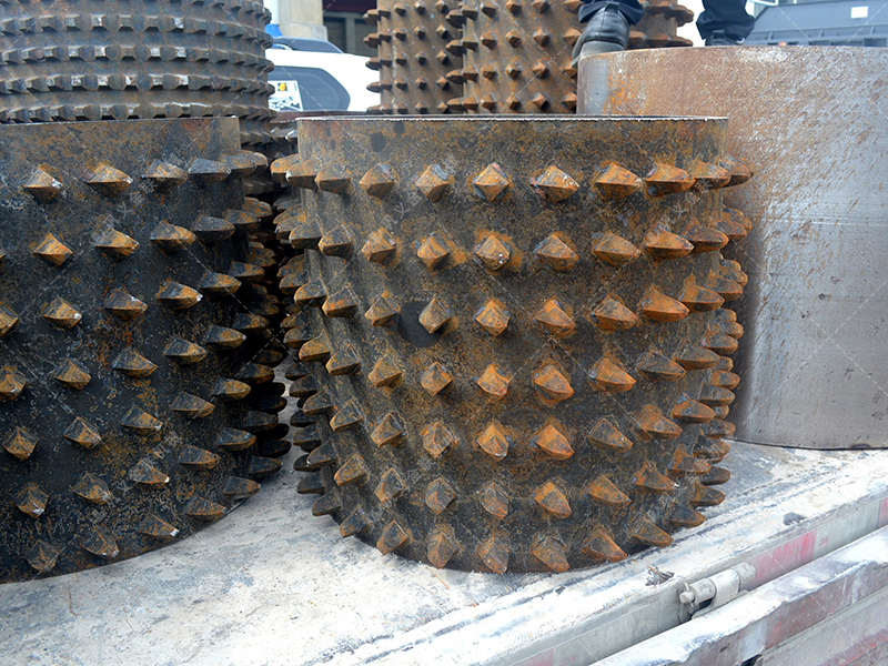 看雙齒輥破碎機(jī)如何將原料 “變廢為寶”，鑄就高利潤(rùn)顆粒塊