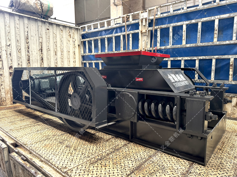 看雙齒輥破碎機(jī)如何將原料 “變廢為寶”，鑄就高利潤(rùn)顆粒塊